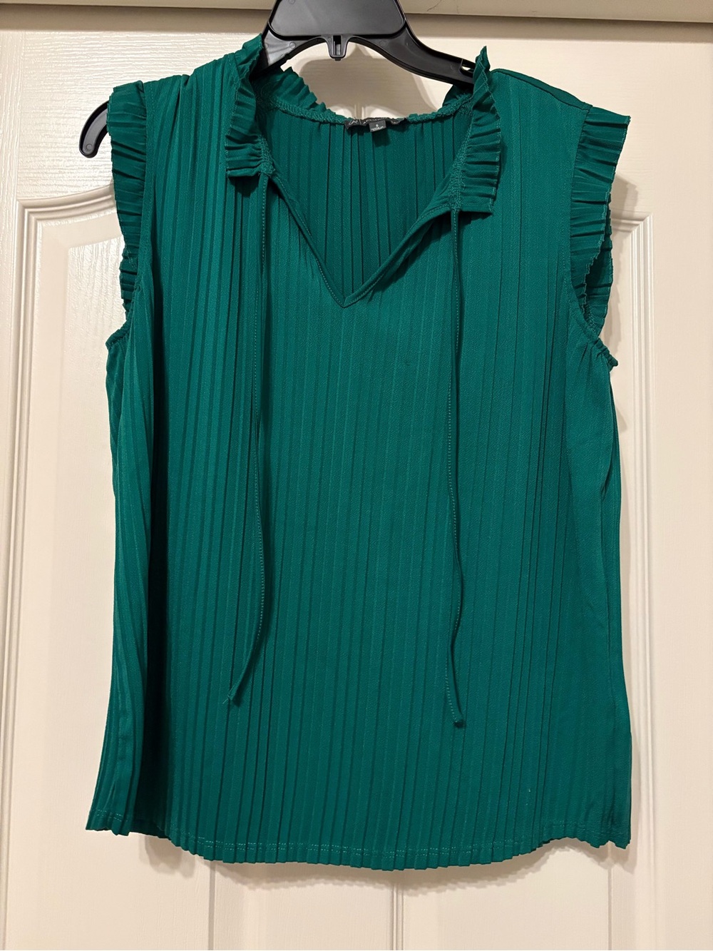 Adrianna Papell Emerald Green Pleated Tie-Neck Sleeveless Top